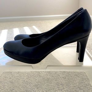 Stuart Weitzman Black leather Pumps